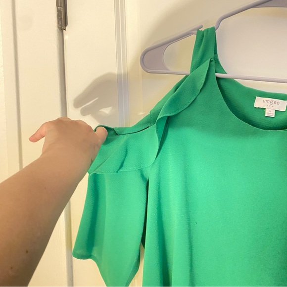 Umgee, green ruffled, cold-shoulder blouse, size L. - Picture 3 of 5